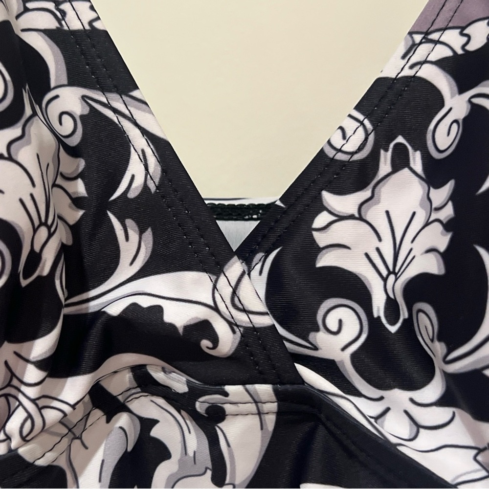 Women’s Black and White Fitted Crossed Front Swim Tankini Top size XL - Picture 3 of 10